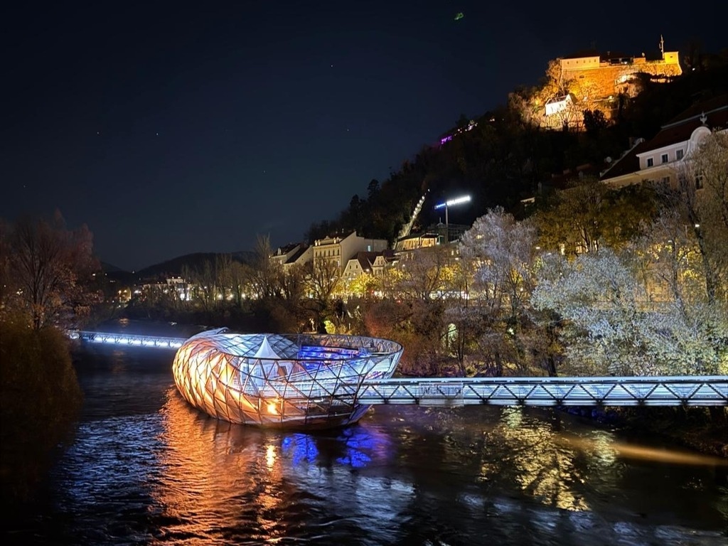 <Text wird generiert, bitte warten...>